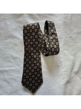 Montebello Geometric Patterned Tie in Black and Gold 100% Silk